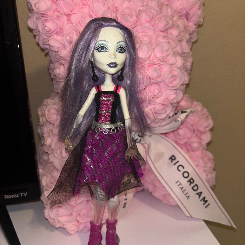 MONSTER HIGH GHOUL'S ALIVE SPECTRA VONDERGEIST DOLL 2012